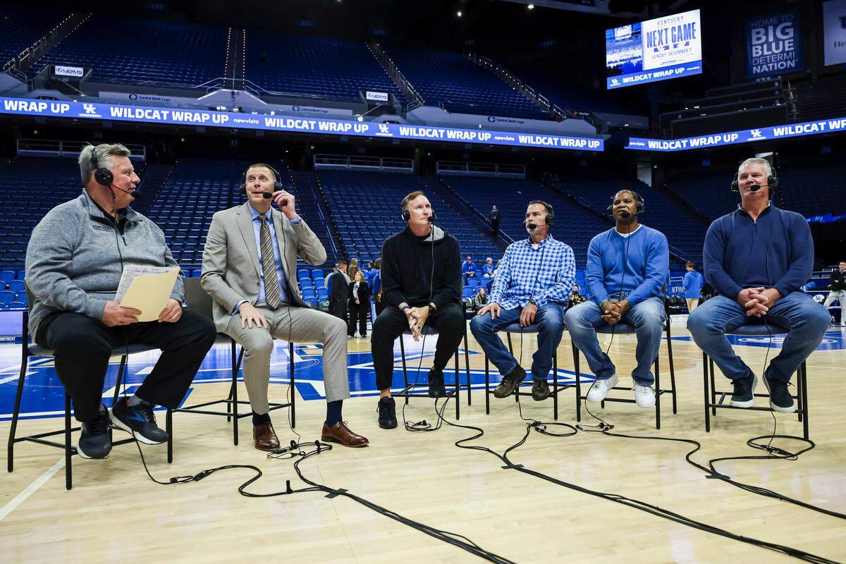 From left, Kentucky basketball radio play-by-play voice Tom Leach is joined by UK coach Mark Pope, Tennessee Tech coach John Pelphrey and former Wildcat basketball players Richie Farmer, Sean Woods and Deron Feldhaus on the basketball postgame show. Pelphrey, Farmer, Woods and Feldhaus played together at Kentucky and became known as “The Unforgettables.” They staged a reunion at the Wildcats’ 104-54 win over the Eagles on Wednesday, Nov. 26, 2025, at Rupp Arena.