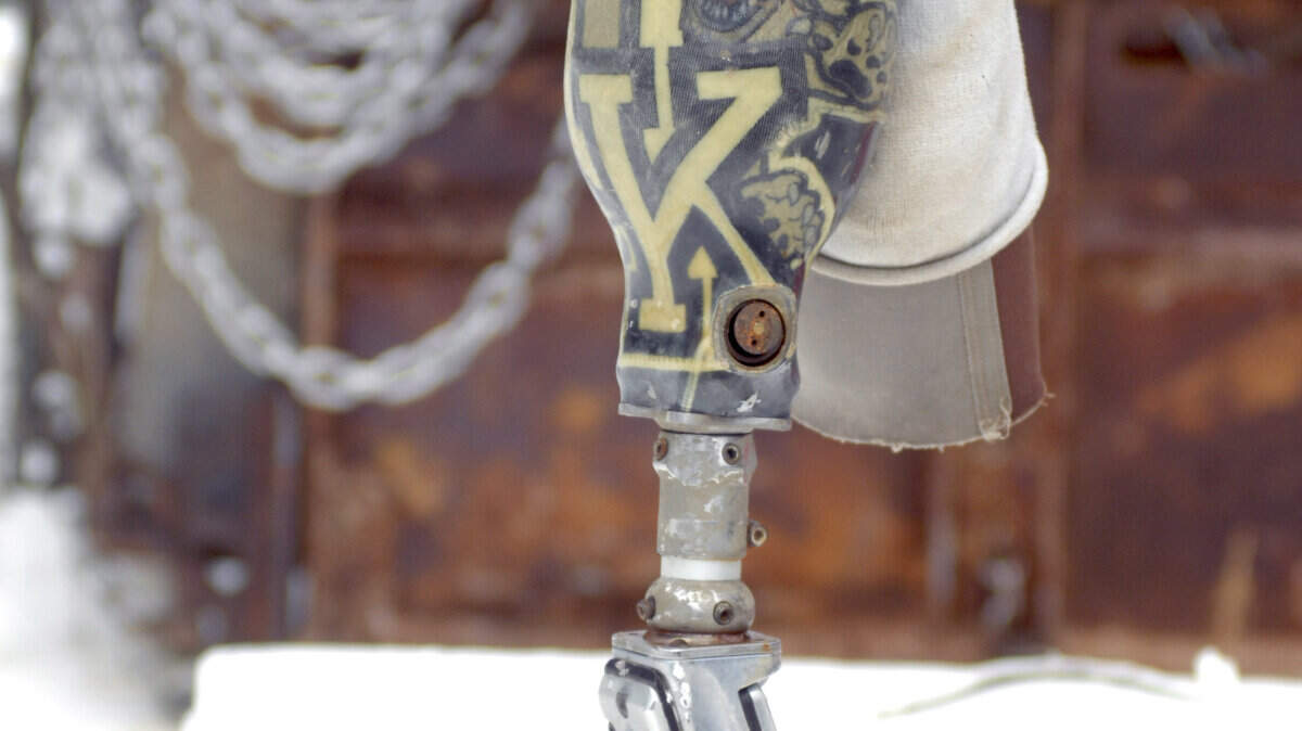 Shrimpers Find Prosthetic Leg
