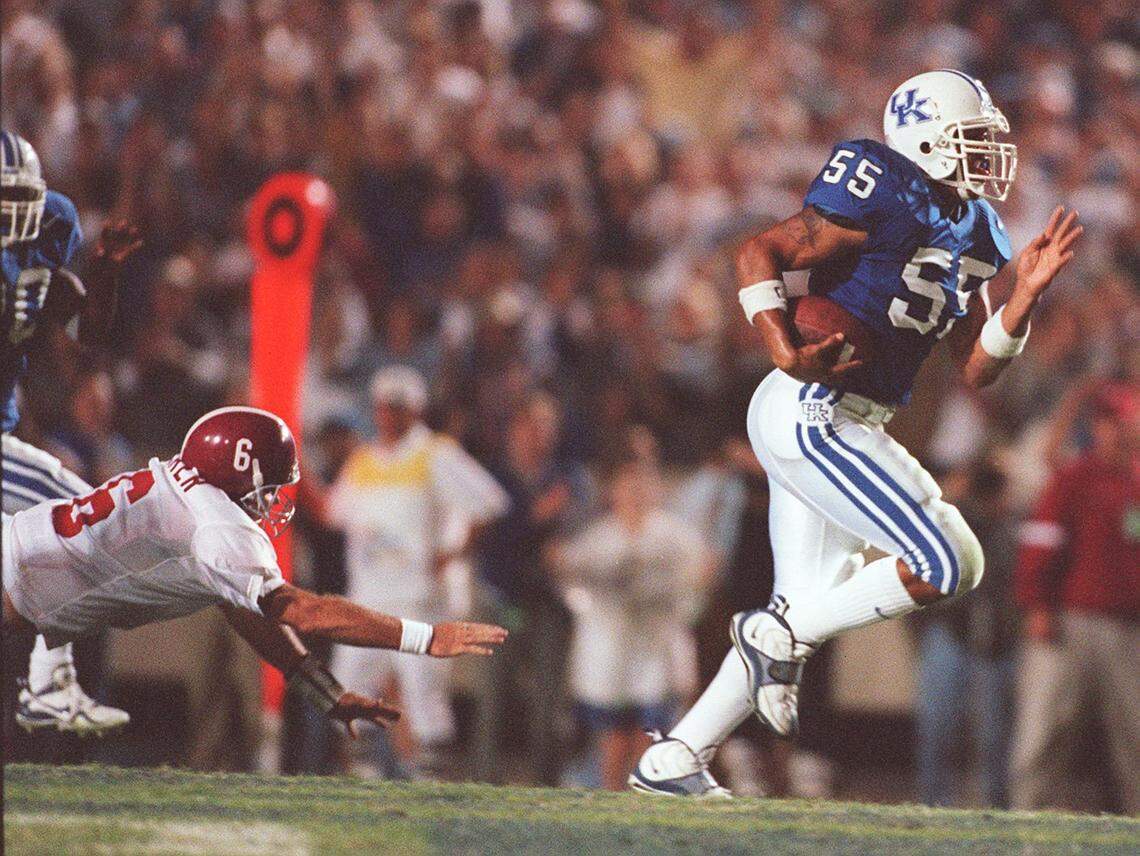 Anwar Stewart, who is now Kentucky’s defensive line coach, played a key role in the Wildcats’ most recent win over Alabama in 1997. He caught a blocked field goal out of the air and returned it 68 yards for a touchdown in the fourth quarter. “We want to repeat that on Saturday,” Stewart said this week.