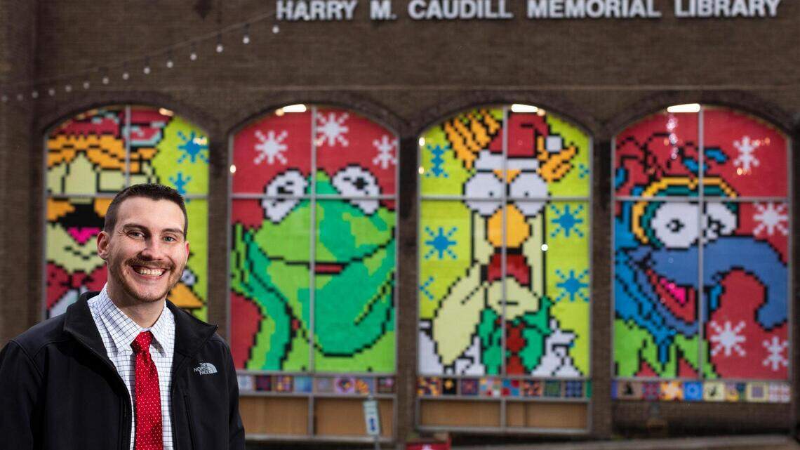 With 10,000 Post-it Notes, Kentucky teacher creates Muppets Christmas mural