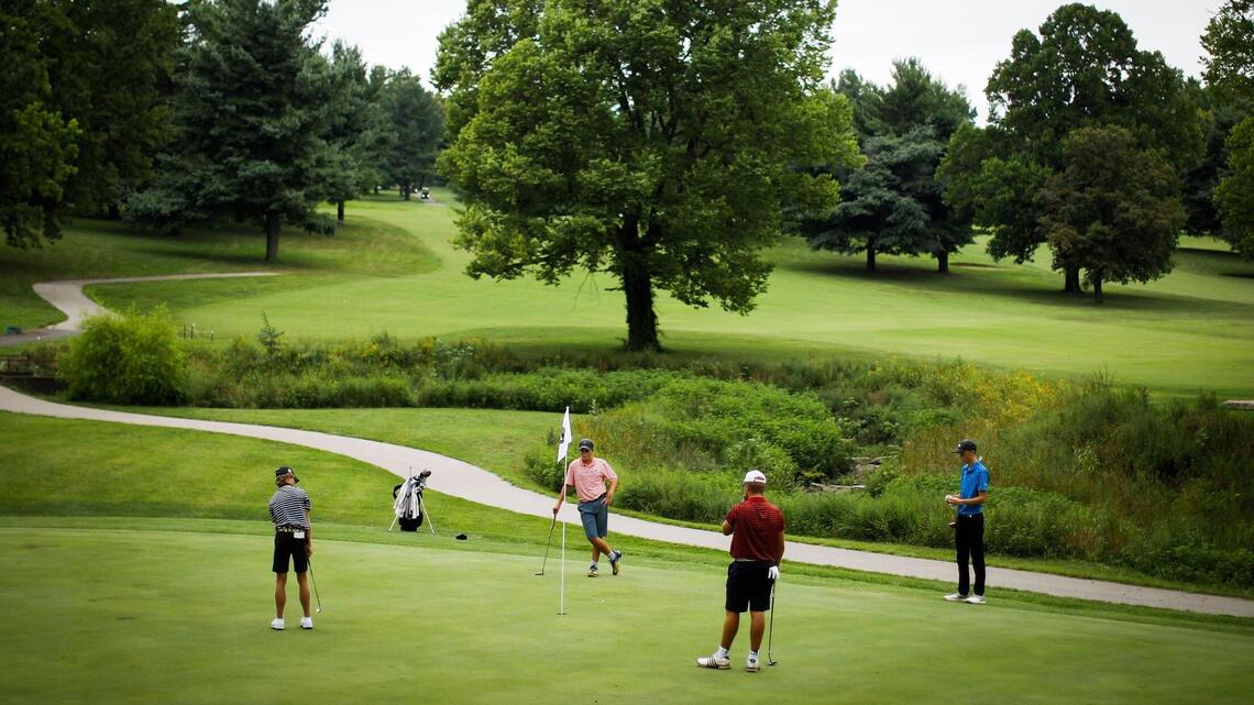 High school golf organizers disagree on safest way to play during pandemic
