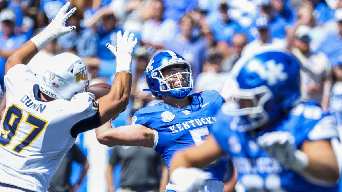 Zach Calzada’s Kentucky football debut was a dud, but he gets vote of confidence