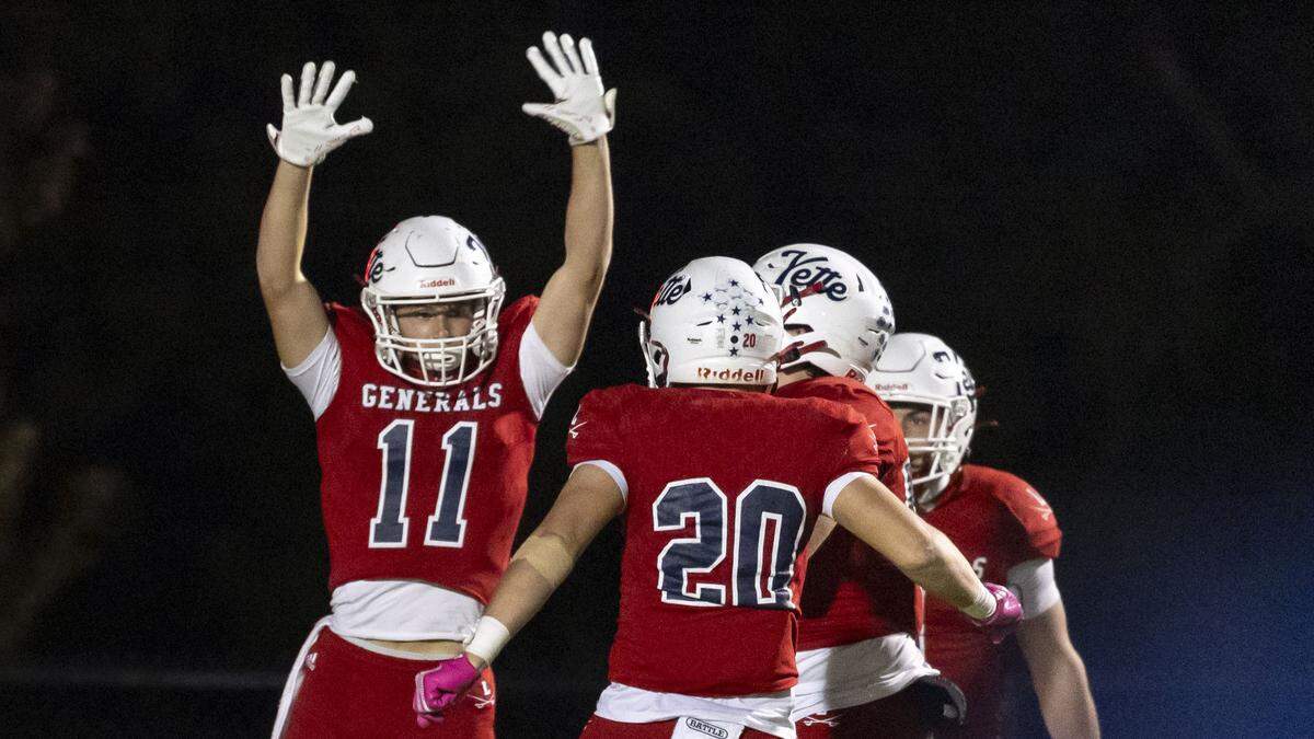 Lafayette's Cale Locklar (11) celebrates with his teammates after his 69-yard touchdown reception in the third quarter during the Generals’ 21-10 win over Paul Laurence Dunbar in a KHSAA high school football game, Friday, Oct. 24, 2025 at Lafayette High School in Lexington, Ky.