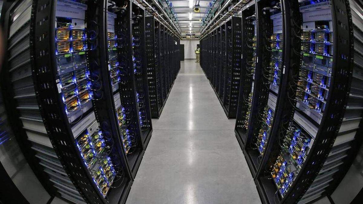 Rows of servers fill Data Hall B at the Facebook’s Fort Worth Data Center in Texas. A Virginia company plans a large-scale data center in Louisville, the first in Kentucky.