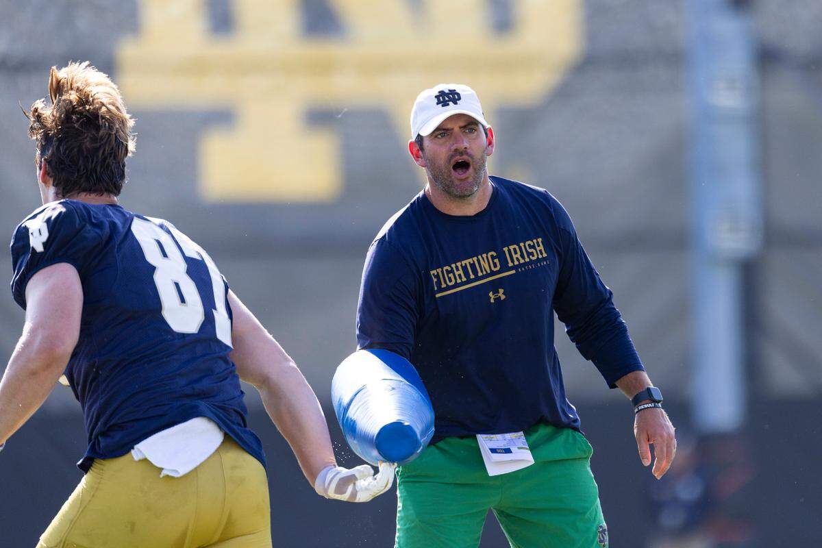 Troy has hired Notre Dame offensive coordinator Gerad Parker as Jon Sumrall’s replacement as Trojans head coach. A Lawrence County product, Parker lettered as a Kentucky Wildcats wide receiver in 2001, 2002, 2003 and 2004.