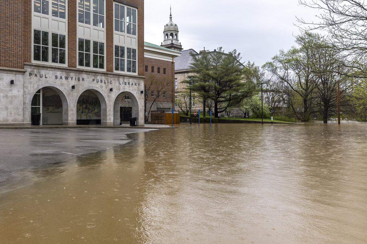 The Kentucky River floods the Paul Sawyier Public Library parking lot in downtown Frankfort, Ky., on Saturday, April 5, 2025.