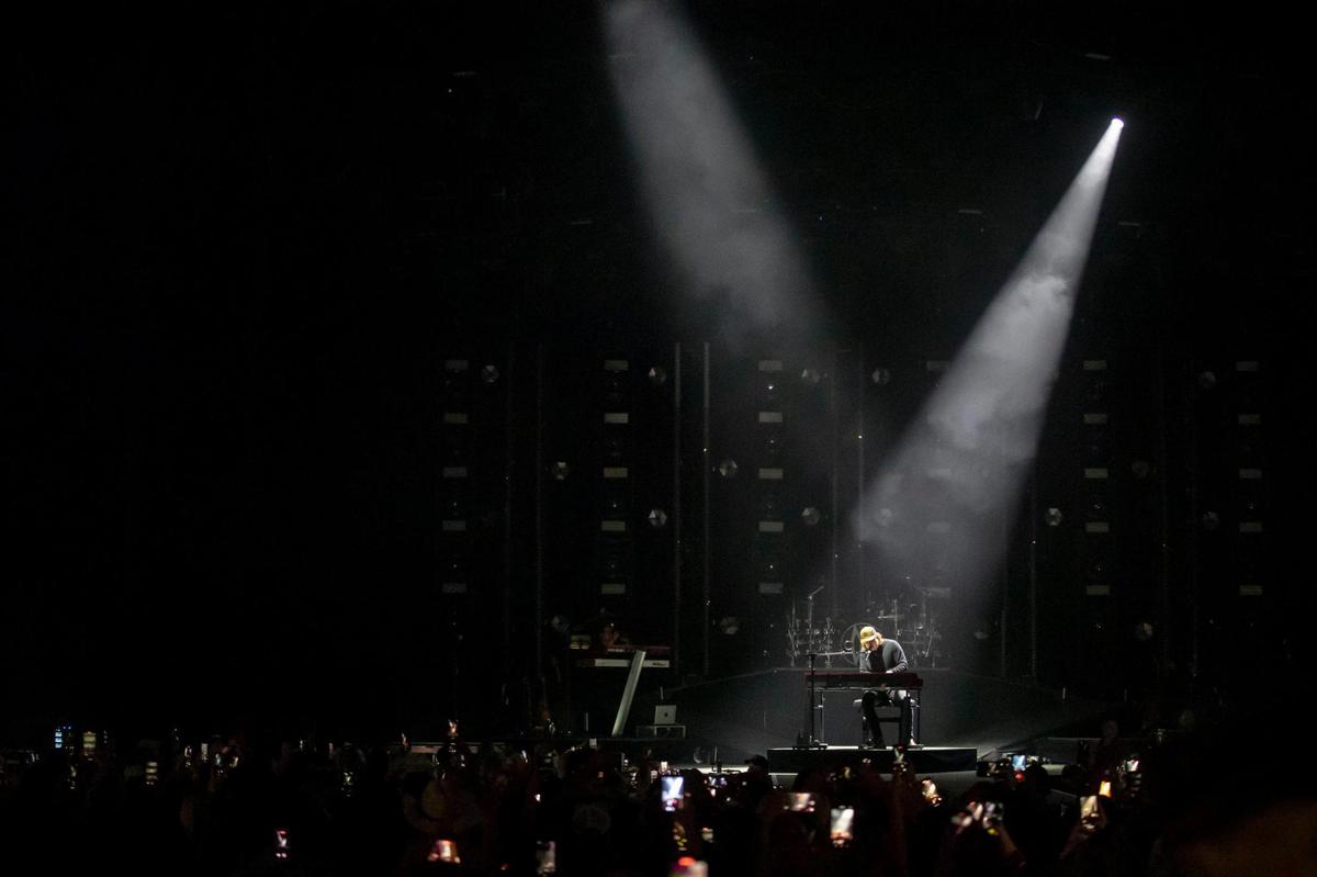 Country music star Morgan Wallen opened the first of three Rupp Arena shows in Lexington on Friday alone at a keyboard.