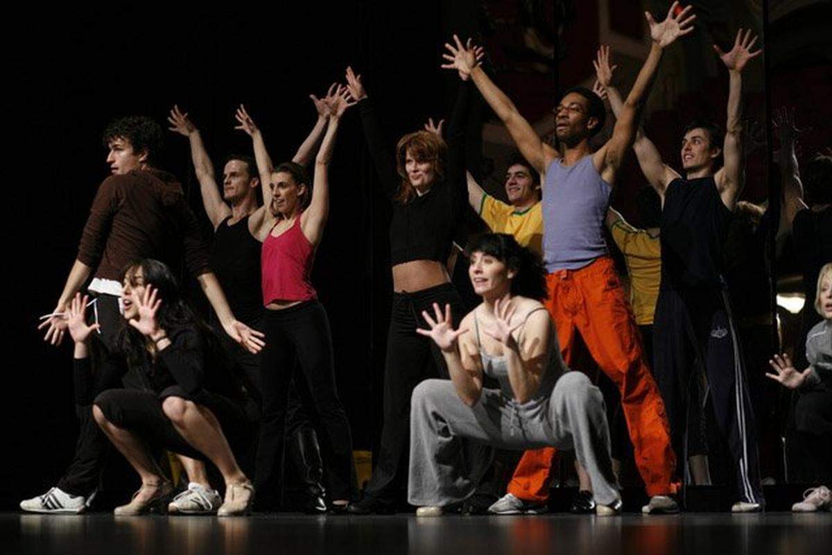 Lyndy Franklin during a swing and understudy rehearsal for “A Chorus  Line” on Dec. 7, 2006. Group shot (L-R) Joey Dudding, Jessica Lea Patty, Grant Turner, Lyndy  Franklin, Pamela Jordan, Michelle Aravena, David Baum, E. Clayton Cornelious,  Mike Cannon, Nadine Isenegger.