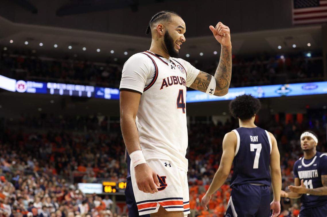 Auburn forward Johni Broome is the frontrunner for national player of the year honors heading into SEC play.