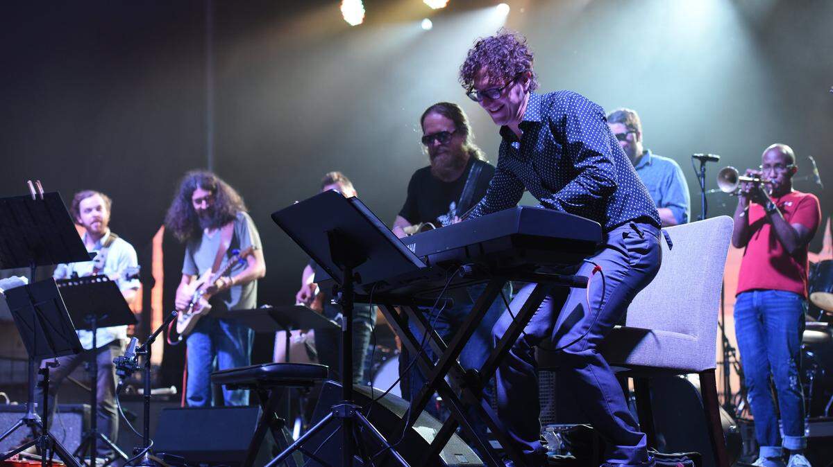 Teddy Abrams leads Teddy Abrams & Friends at the 2017 Forecastle Festival. The Louisville Orchestra director has curated all of the offerings on the festival’s Port Stage for 2018.