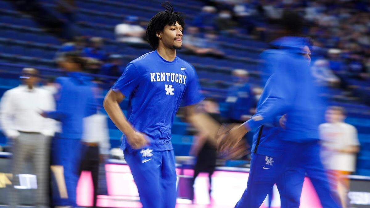 Kentucky’s Shaedon Sharpe warms up on the court with teammates before a game against the Tennessee Volunteers at Rupp Arena on Jan. 15.