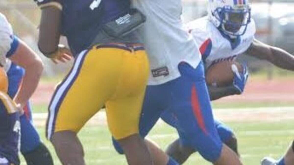 Tate Leavitt of Hutchinson (Kan.) Community College blocked during a game last season. (Hutchinson C.C. photo)