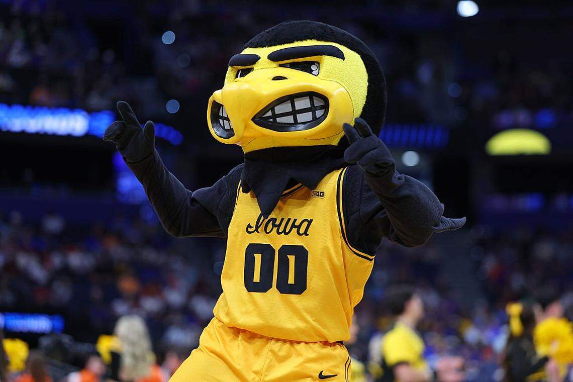 Kentucky success in wooing Iowa legacy recruits Maddyn Greenway in women’s basketball and Jake Netrot in football has presumably been a downer for Hawkeyes mascot “Herky the Hawk.”