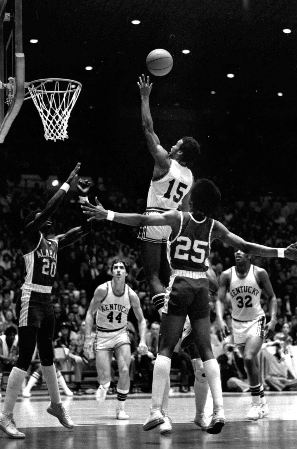 Kentucky’s Reggie Warford goes up for a shot against Alabama in Memorial Coliseum in 1976.