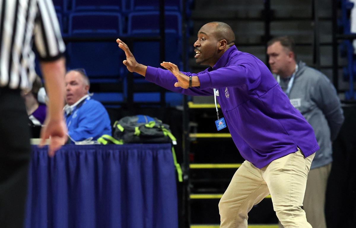 Bowling Green head coach Calvin Head directs his team during Friday night’s quarterfinals in Rupp Arena.