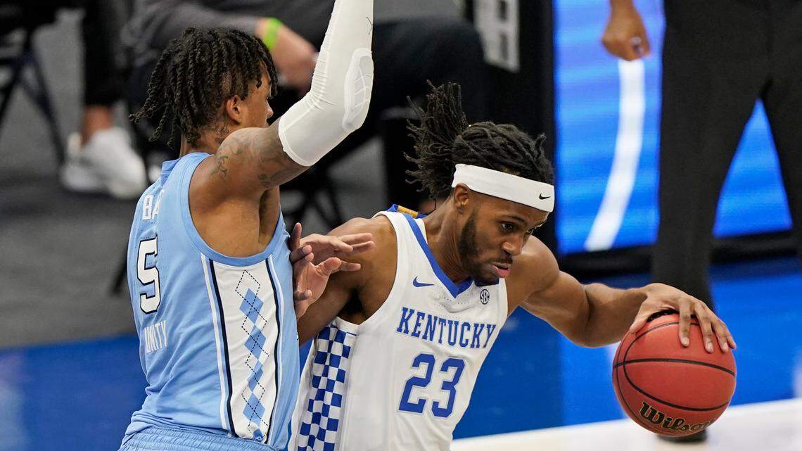 Kentucky’s Isaiah Jackson (23) tried to get around North Carolina’s Armando Bacot (5) on Dec. 19, 2020, in Cleveland.