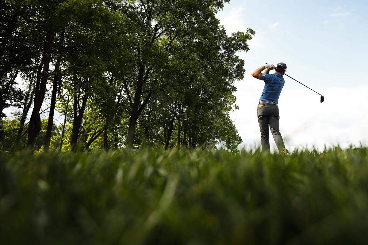 Former Clay County and University of Kentucky star Chip McDaniel teed off on No. 17 during the third round of the Barbasol Championship.