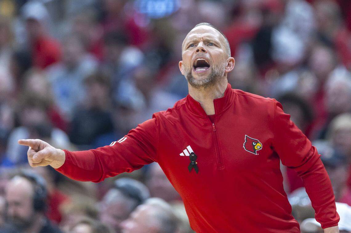 Louisville head coach Pat Kelsey talks to his team during Tuesday’s game against Kentucky at the KFC Yum Center in Louisville.