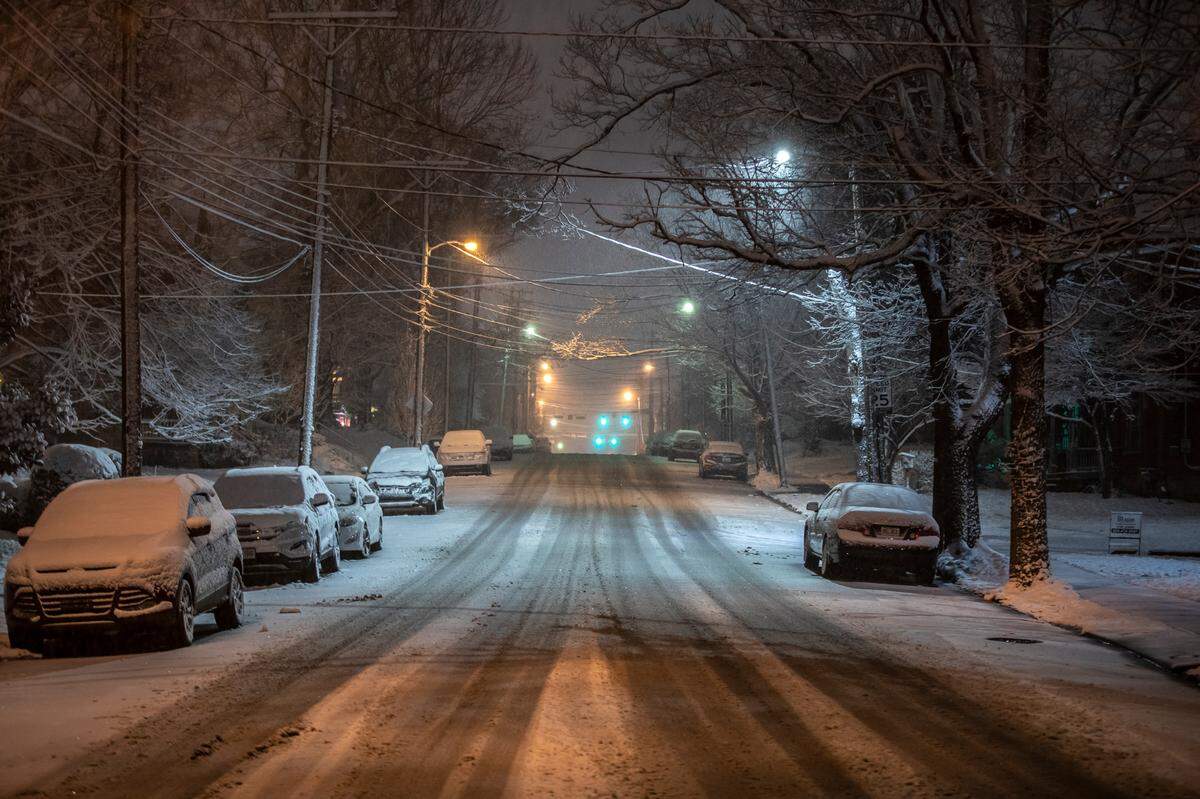 Snow falls in Lexington, Ky., on Wednesday, Jan. 27, 2021. 