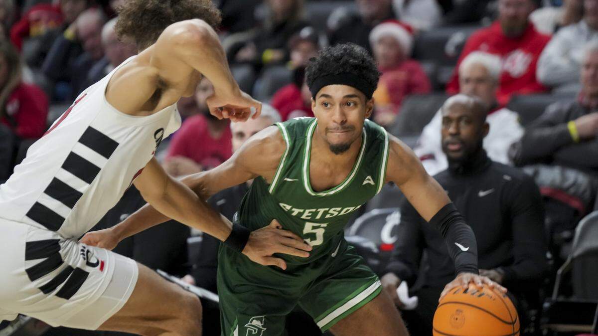 Stetson Hatters guard Jalen Blackmon (5), the nation’s 10th leading scorer last season, is transferring to the University of Miami.