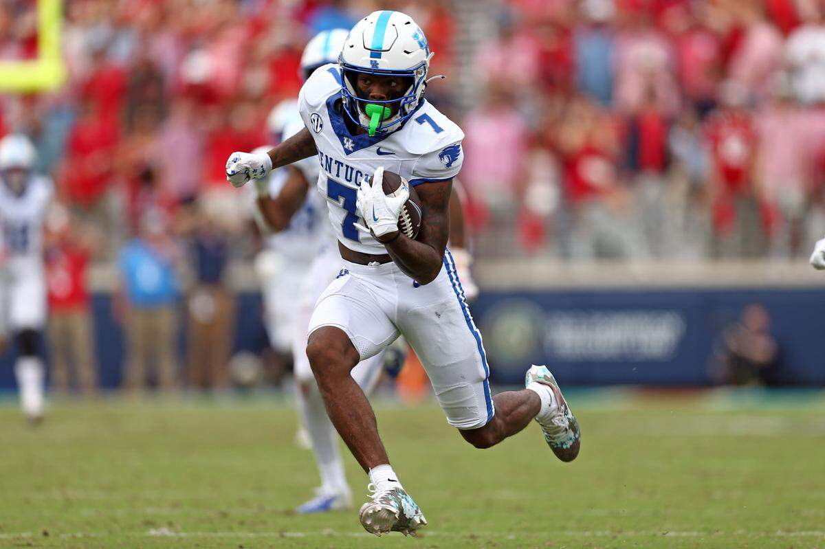Sep 28, 2024; Oxford, Mississippi, USA; Kentucky Wildcats wide receiver Barion Brown (7) runs after a catch for a first downduring the second half at Vaught-Hemingway Stadium. Mandatory Credit: Petre Thomas-Imagn Images