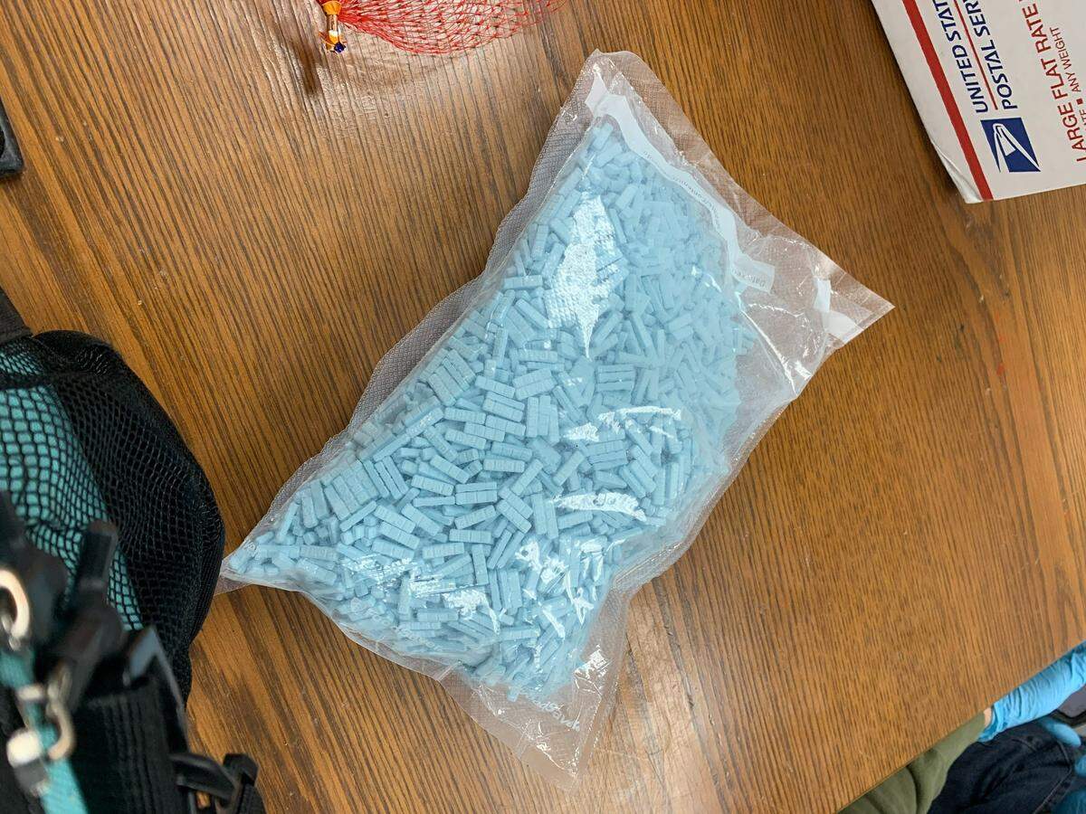 Las pruebas preliminares mostraron la presencia de fentanilo en estas píldoras incautadas por la Fuerza de Tareas contra las Drogas del condado de Bowling Green y Warren, en Kentucky.