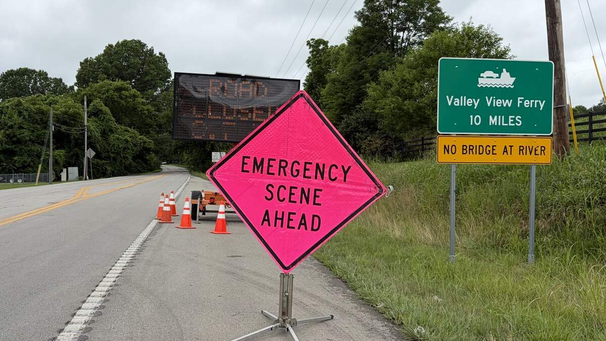 An emergency sign urges precaution as people prepare to drive down Tates Creek Road into Madison County.
