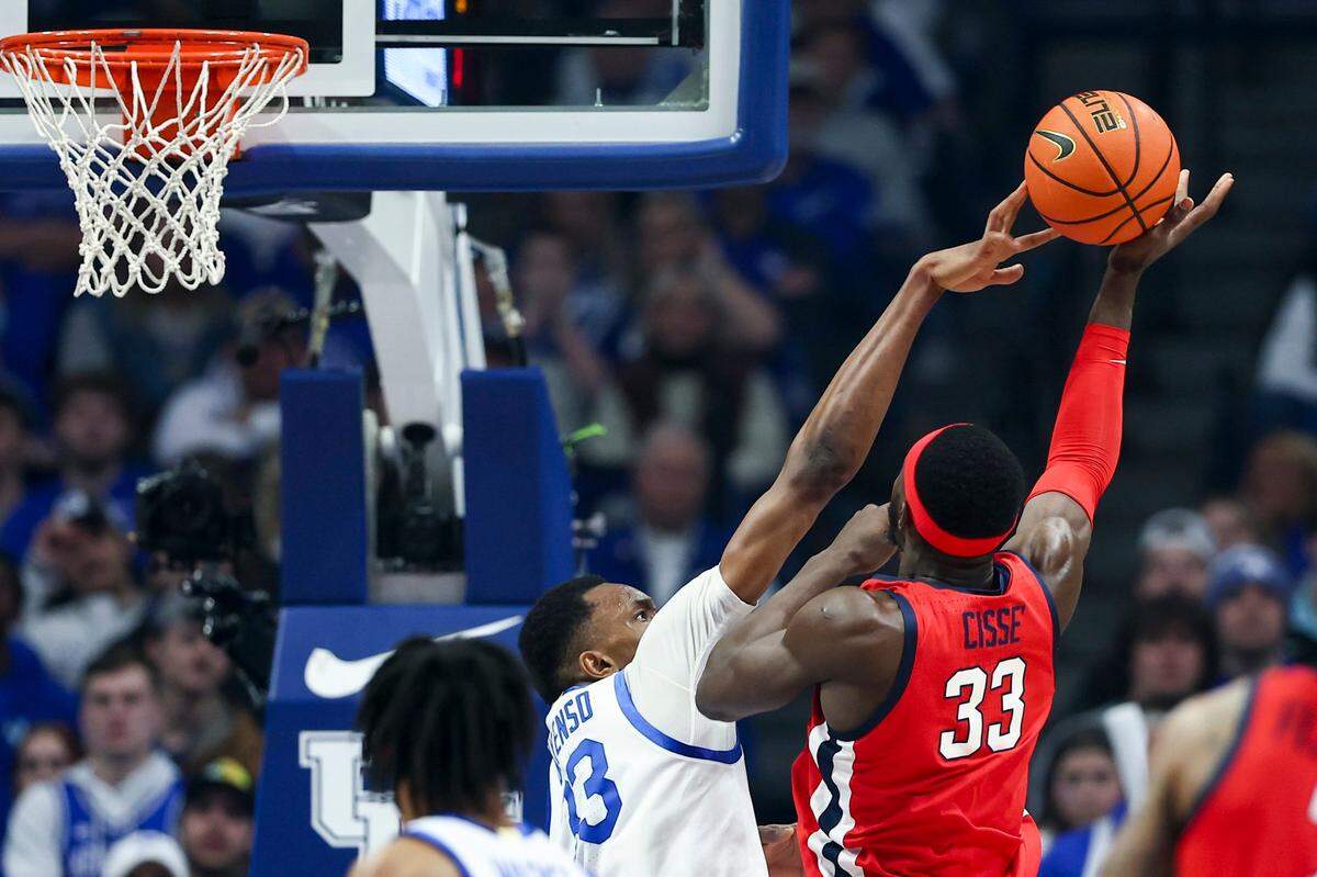 Kentucky forward Ugonna Onyenso (33) blocks a shot by Mississippi forward Moussa Cisse (33) during Tuesday’s game at Rupp Arena.