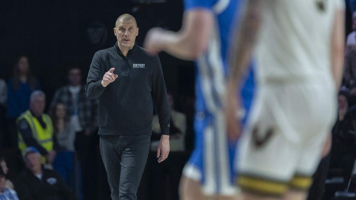 ‘A really tough lesson for us.’ Mark Pope discusses UK basketball’s loss at Vanderbilt