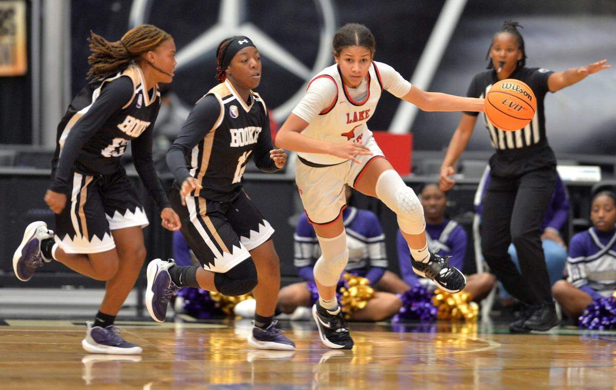Lexi Blue (4) committed to Virginia Tech last July but flipped her commitment to Kentucky when head coach Kenny Brooks moved from the Hokies to the Wildcats.