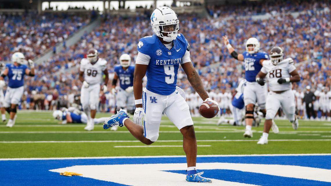 UK football overcomes first half struggles for another closer-than-expected win over EKU