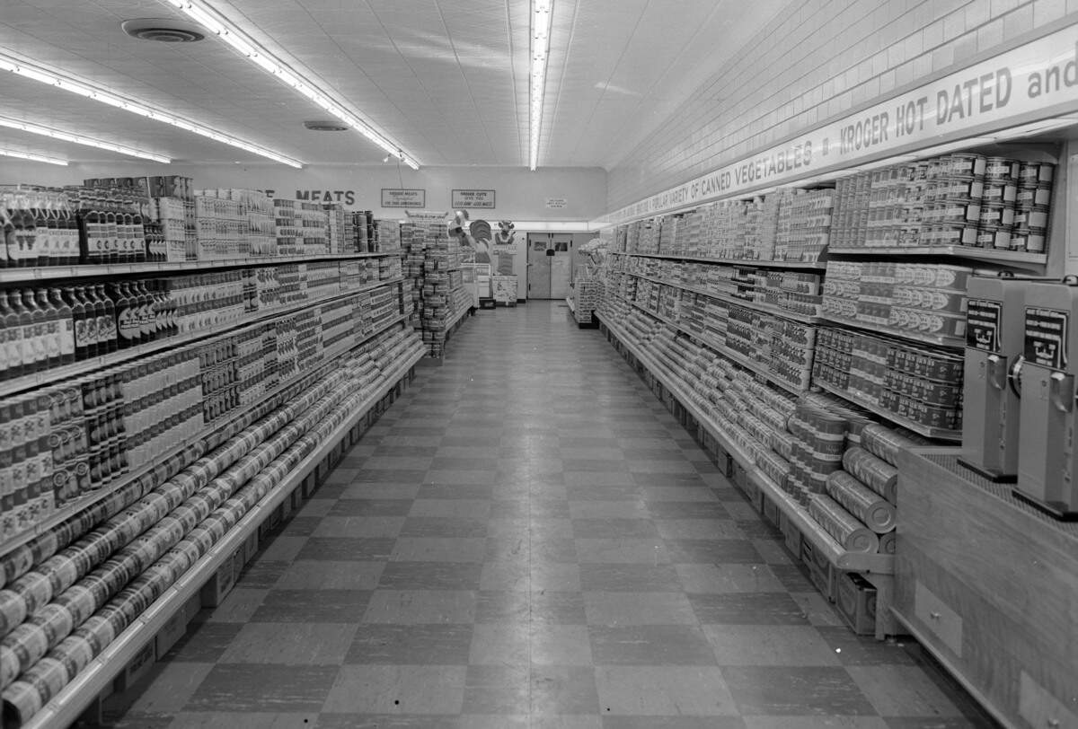 A new Kroger grocery store, located on Winchester Pike near Loudon Avenue, September 1951. The store was the first to have the “large square” tile patterned floor of white and Kroger blue.