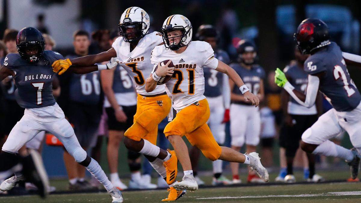 Woodford County’s Andrew Nason (21), shown here during a game earlier this season against Dunbar, rushed for 187 yards and two touchdowns Friday night as the Yellow Jackets improved to 8-0.