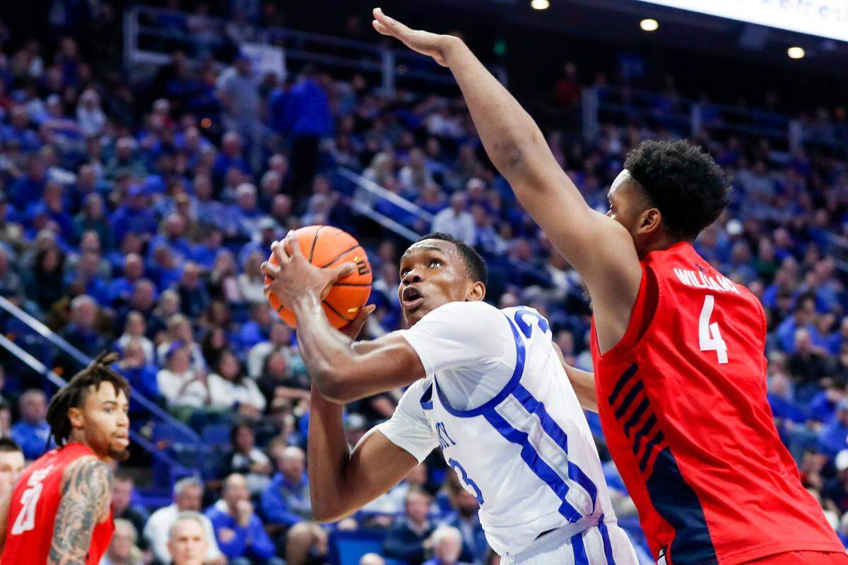 Kentucky Wildcats forward Ugonna Onyenso (33) looks to score in the post against Duquesne Dukes forward Tre Williams (4) during the game at Rupp Arena in Lexington, Ky., Friday, November 11, 2022.