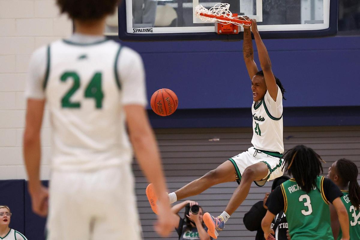 Great Crossing’s Jeremiah Godfrey (21) dunked against Bryan Station during Tuesday night’s win at Great Crossing.