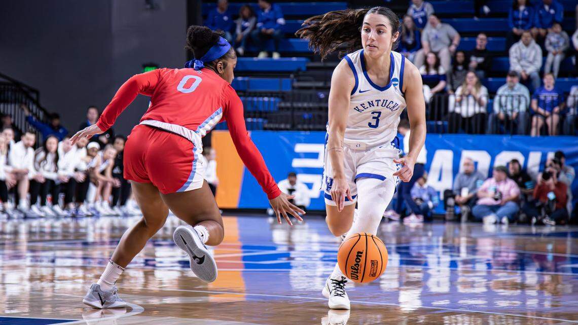 Georgia Amoore (3) scored 34 points and dished eight assists to lead Kentucky to a narrow escape against No. 13 seed Liberty in Memorial Coliseum on Friday.