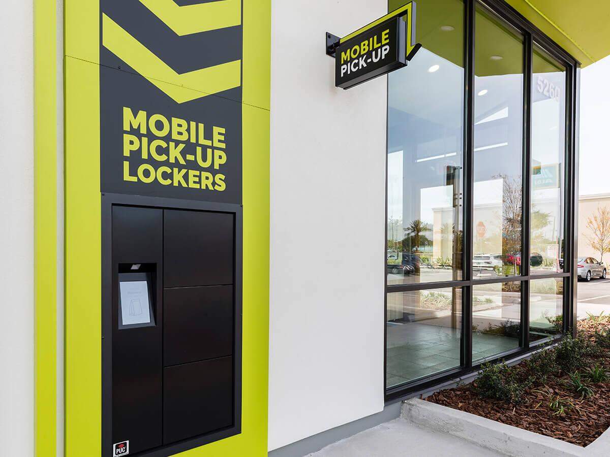 Besides drive-thrus, Del Taco restaurants also have mobile pick-up lockers.
