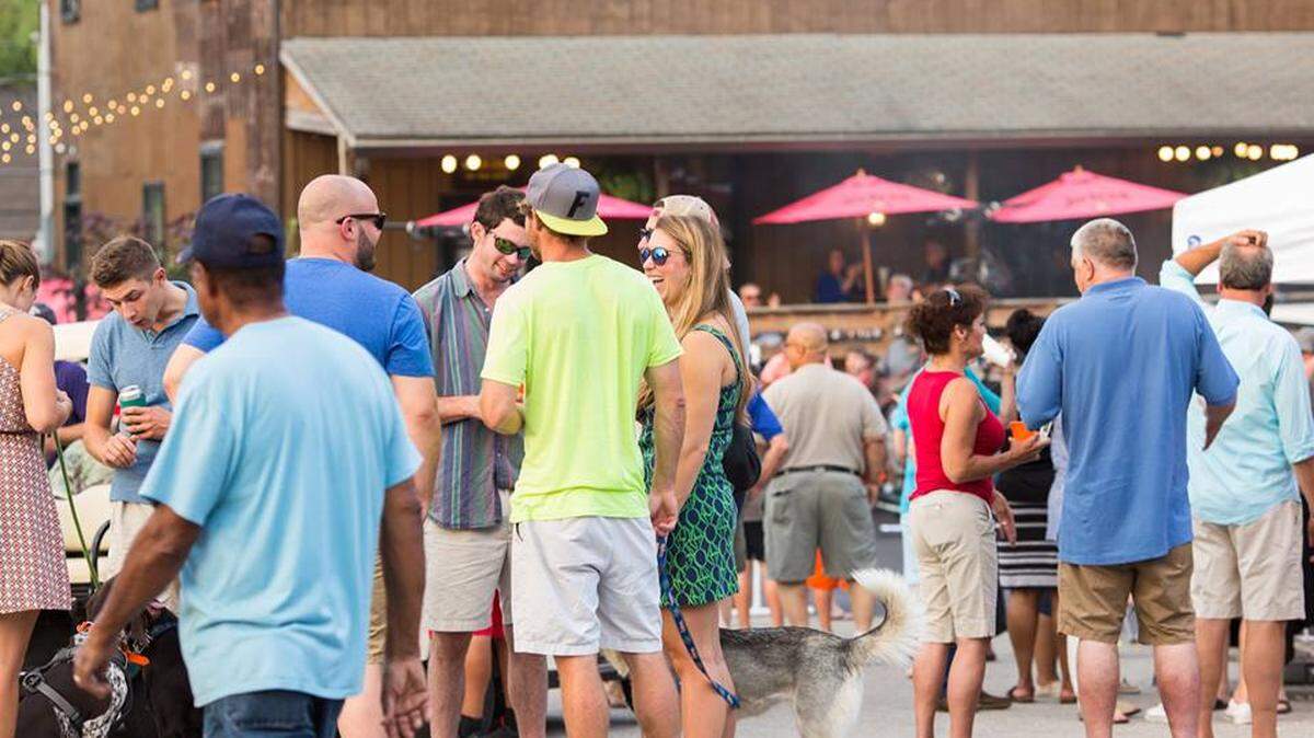 Stores and businesses will stay open late for Midsummer Nights in Midway, 6 to 10 p.m. Saturday.