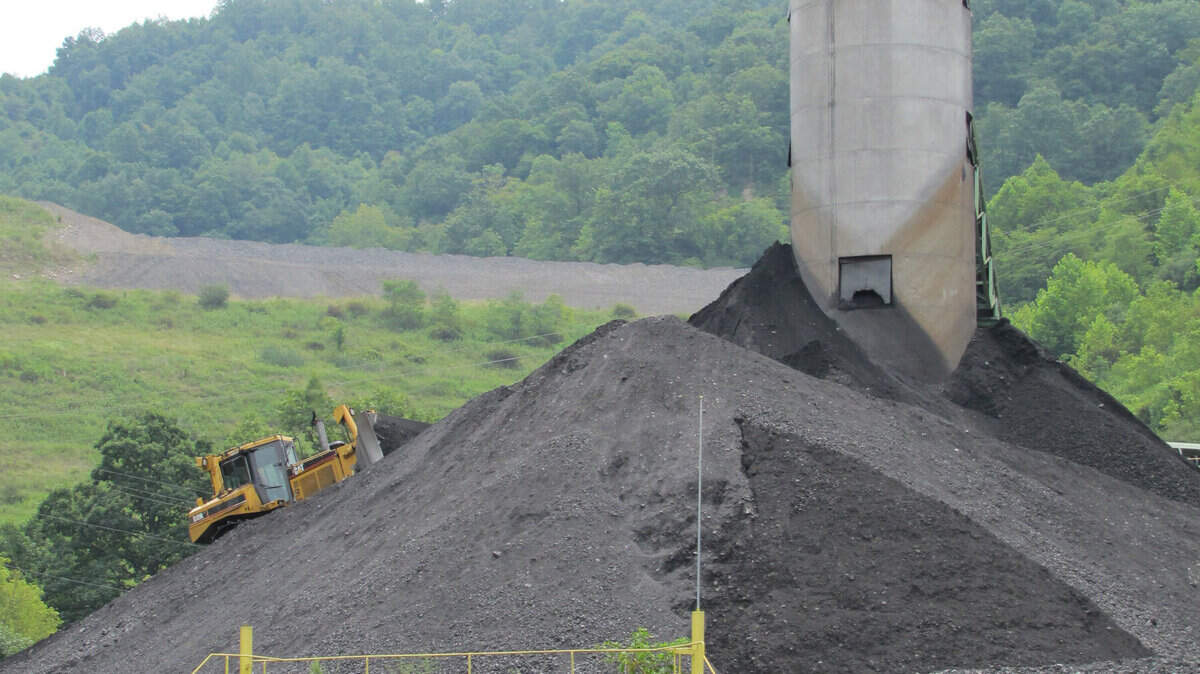 A bulldozer worked atop a large pile of coal at the raw coal tower at Arch Coal's Raven preparation plant in Knott County. The coal is moved out of the nearby underground Raven Mine No. 1 on a conveyor belt to the tower, then to the preparation plant to be cleaned. Arch idled the Raven complex and other facilities in Eastern Kentucky in late June, putting more than 400 people out of work. A few people are still working at Raven to close the mine.