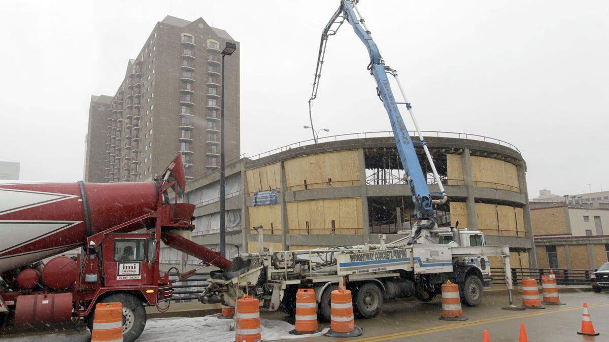 The Annex, used mostly by visitors to the county clerk's office and Lexington police, has been closed for repairs since November. Because of the noise, construction in the interior begins about 4 p.m. and ends about 10 p.m.  
