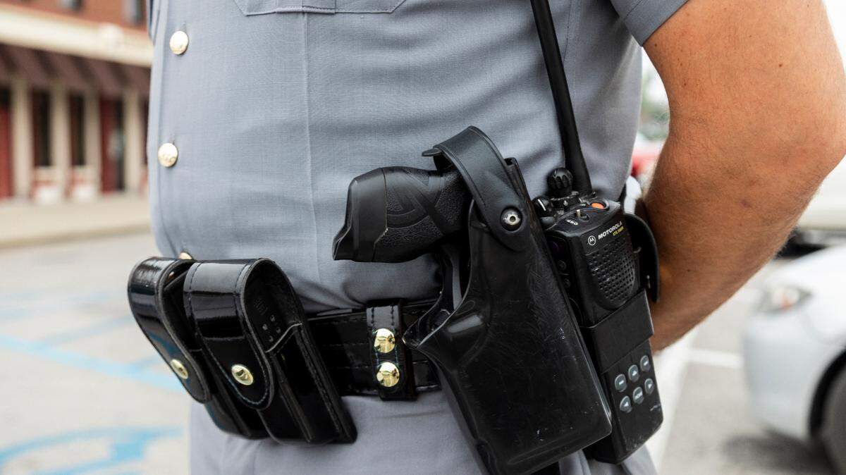 Kentucky State Police officer taser on utility belt.