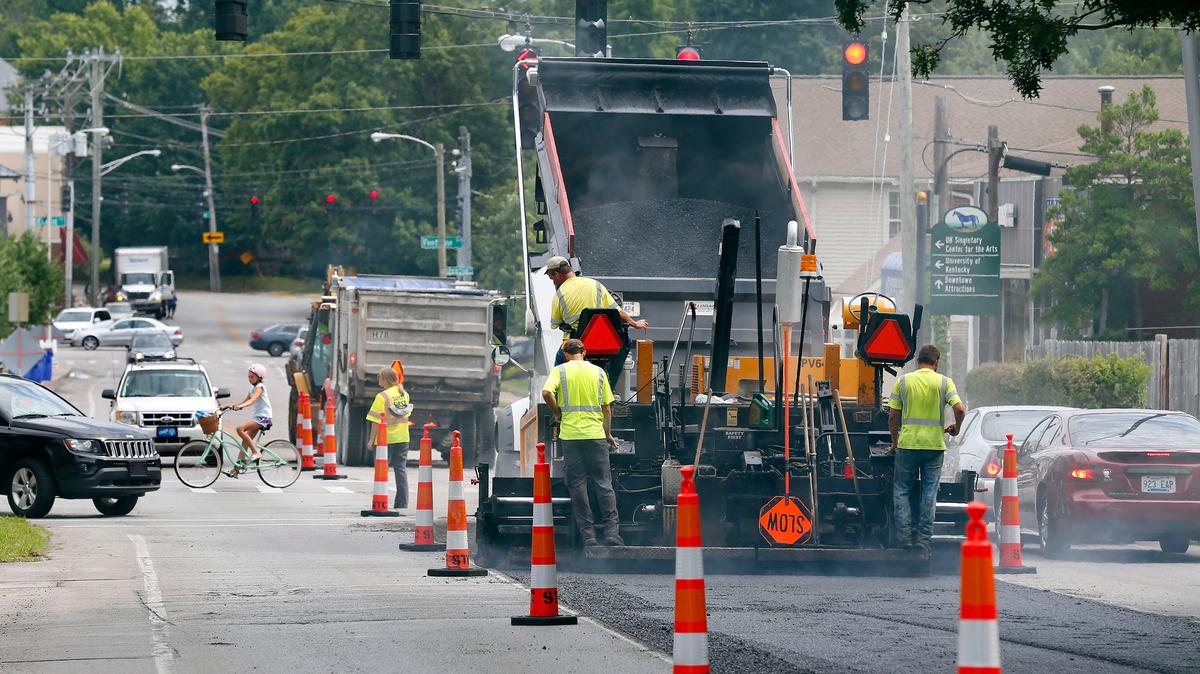 Crews work to pave the turn lane of Tates Creek Road near the intersection with Cochran Road and Sunset Drive in this file photo. Here’s what to know about road maintenance around the city.