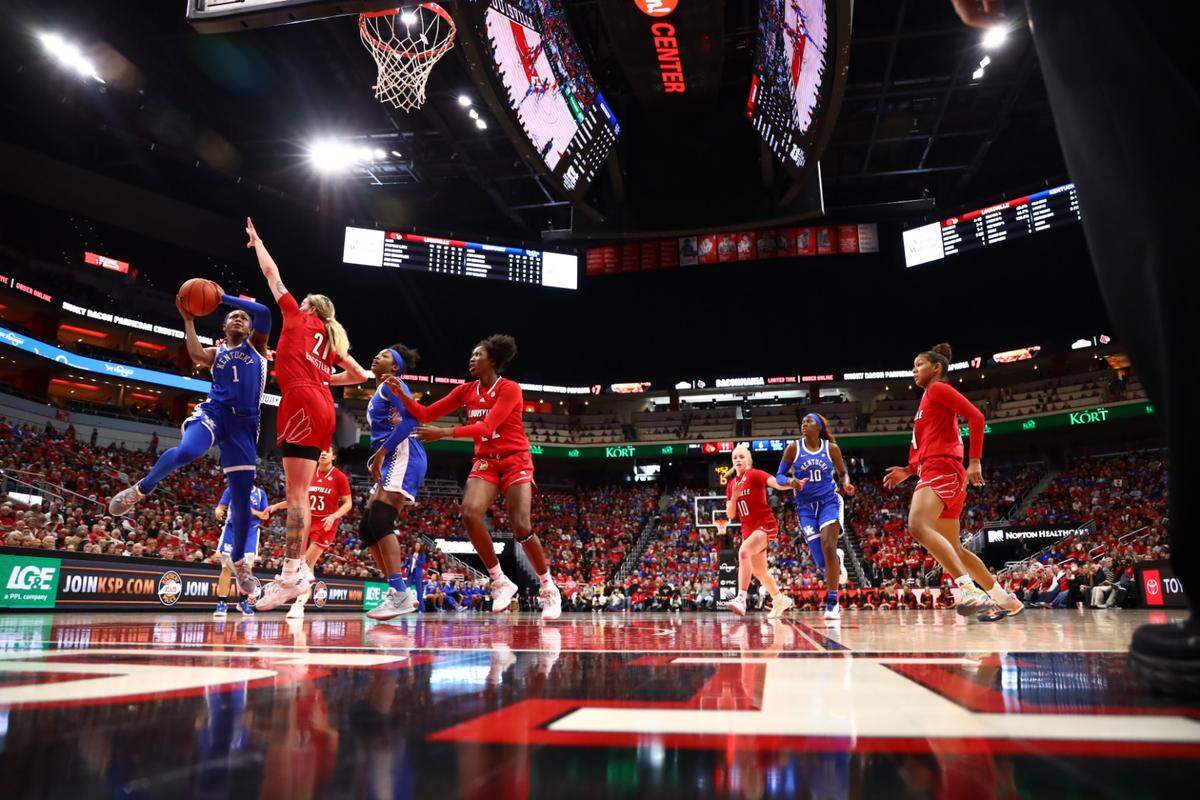 Robyn Benton (1) scored 13 points in Kentucky’s 64-58 loss to Louisville at the KFC Yum Center on Sunday. Benton is averaging more than 13 points per game this season.