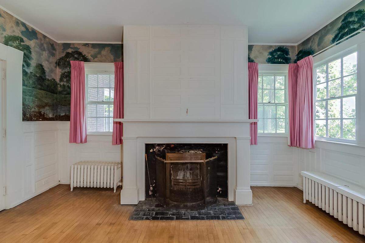 The Helm Place, once home to Mary Todd Lincoln’s half-sister, is now up for sale. 