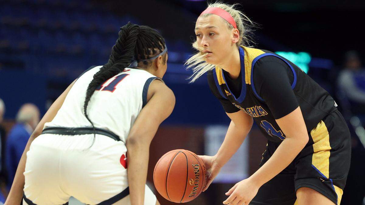 Who are the top girls high school basketball teams and players in each Kentucky region?