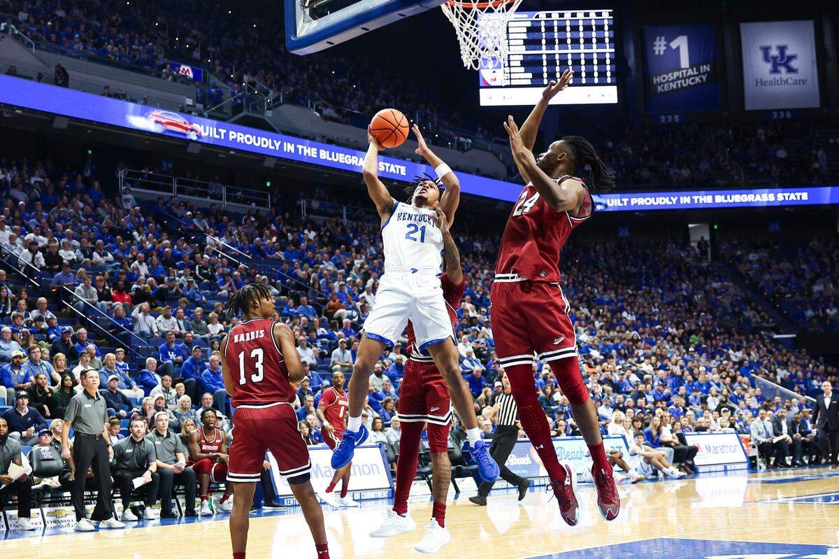 Kentucky Wildcats guard D.J. Wagner (21) drives to the basket against New Mexico State Aggies forward Jonathan Kanyanga (24) during the season opening game at Rupp Arena in Lexington, Ky, Monday, November 6, 2023.
