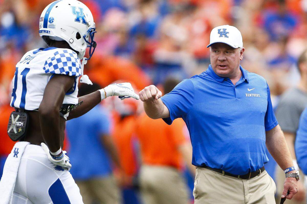 Kentucky Coach Mark Stoops fist bumped wide receiver Tavin Richardson before Kentucky’s 27-16 win at Florida in 2018. Stoops has beaten the Gators twice (2018, 2021), the first UK head man with multiple wins over Florida since Fran Curci beat the Gators four times (1974, ’76, ’77, ’79). Of Stoops’ seven losses to UF, four have been decided by one score.
