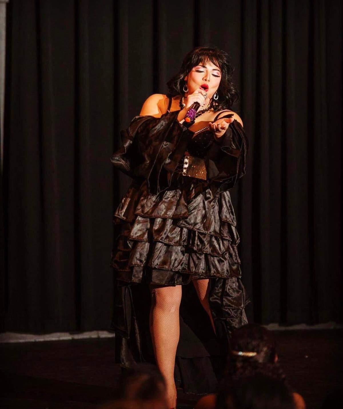 Lino Latella performing as Agatha Zafiro. 