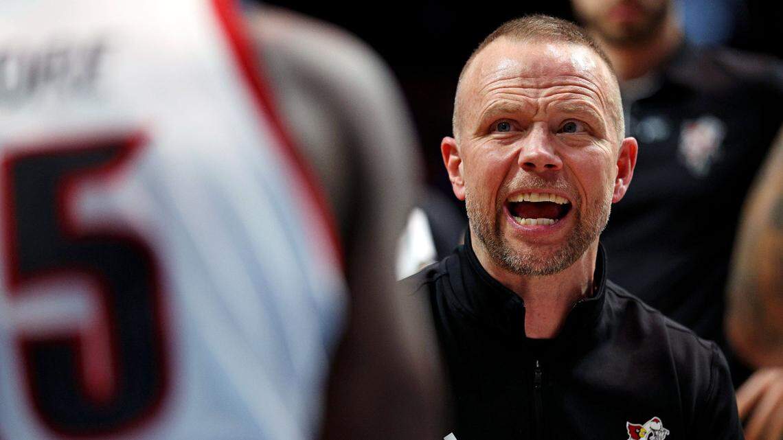 Louisville coach Pat Kelsey explains what went wrong for Cardinals in NCAA Tournament loss