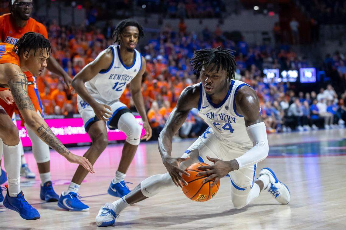 Kentucky forward Chris Livingston (24) dives on a loose ball during Wednesday’s win on his way to a double-double of 10 points and 15 rebounds.